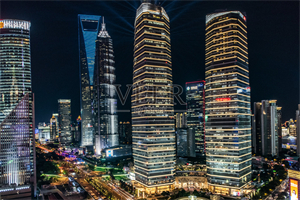 爱上海：Exploring the bustling night market in the lively night scenery